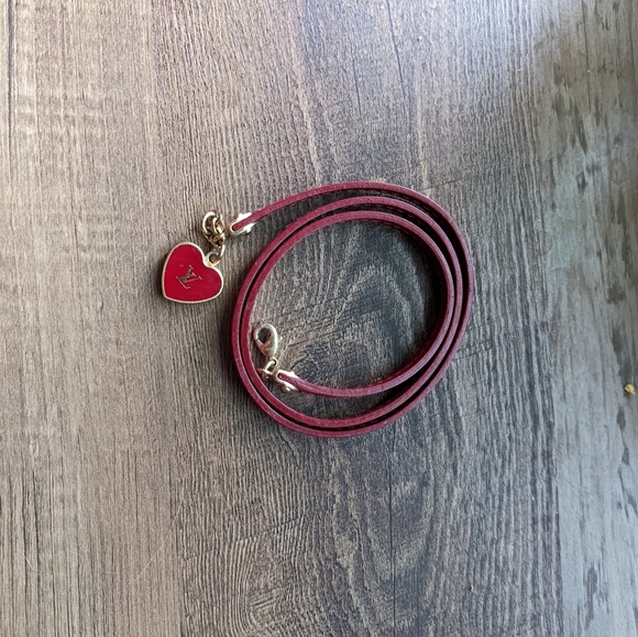 Red leather Louis Vuitton heart bracelet - Picture 4 of 4
